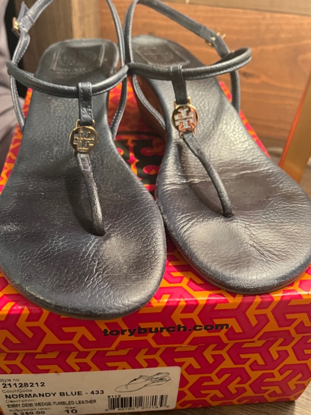 Tory Burch Navy Leather T-Strap Sandals with Gold Logo